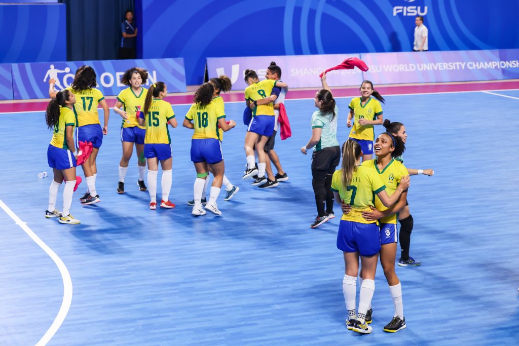 Brasileiras comemoram título no Mundial Universitário de Futsal