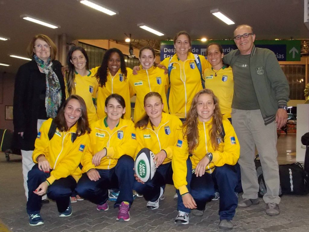 Raquel Kochhann com a seleção universitária de rugby 