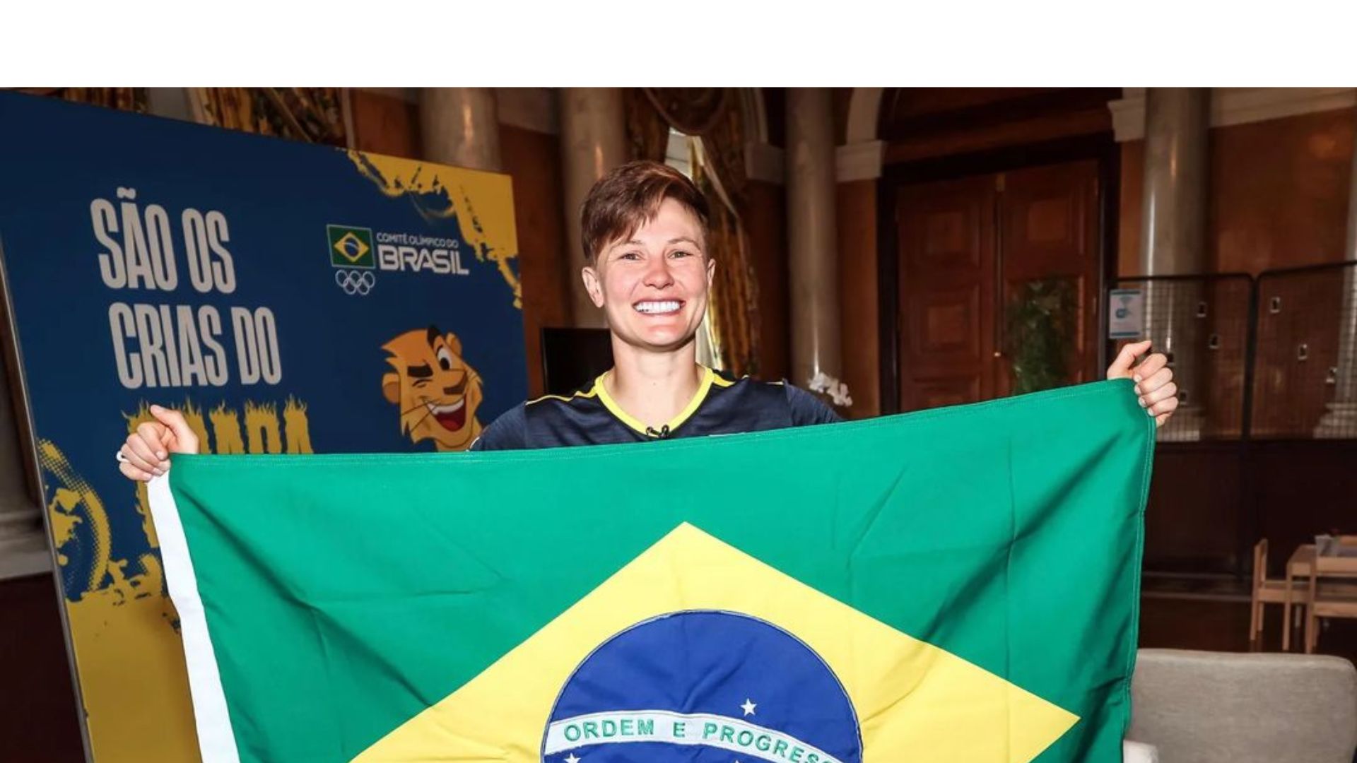 Porta-bandeira Raquel Kochhann fez parte do Time UBrasil