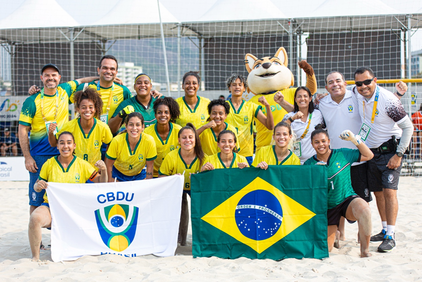 Dobradinha no beach hand: Time UBrasil conquista o ouro nas duas categorias 